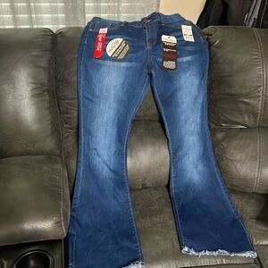 NWT. Juniors size 15/32 Flare Jeans